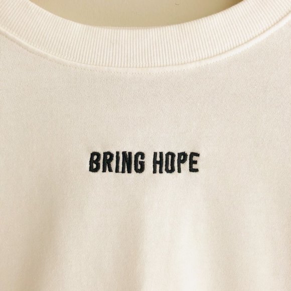 Embroidered cream sweatshirt - Picture 3 of 3